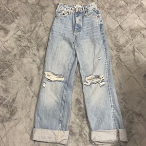 NEW ZARA LIGHT WASH JEANS!